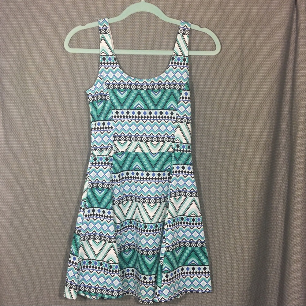 Short H&M dress (size 6)